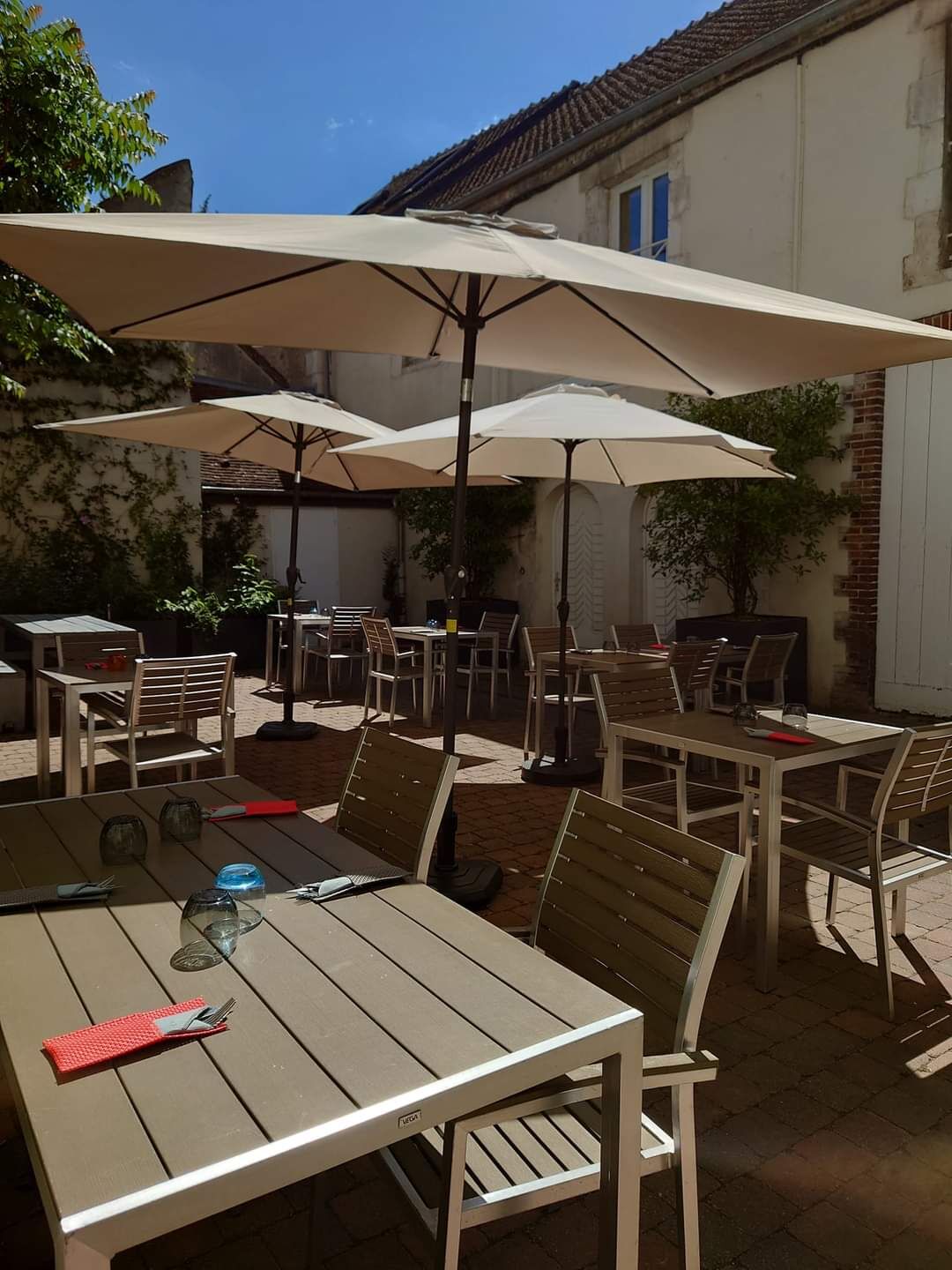 Espace intérieur convivial de la brasserie